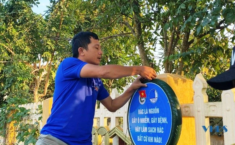 Mô hình “Lốp xe biển báo ở thị trấn Rừng Thông