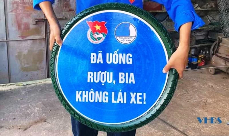 Mô hình “Lốp xe biển báo ở thị trấn Rừng Thông