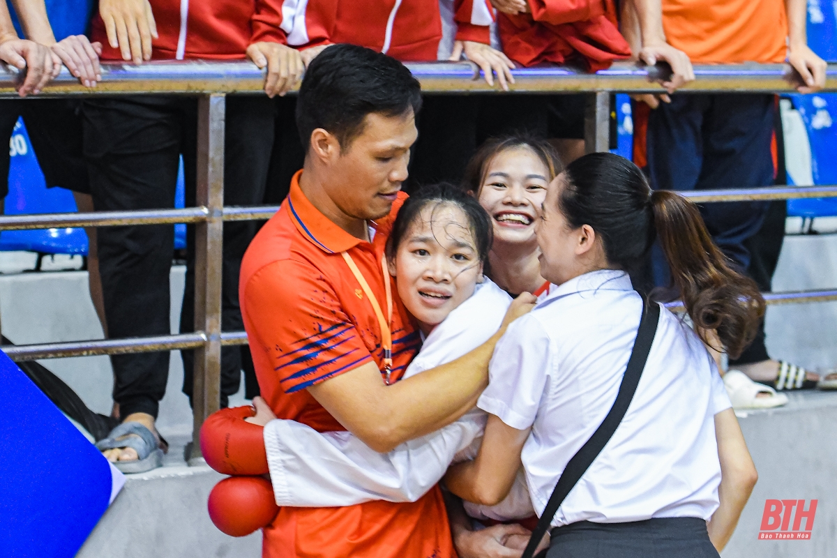 Cảm xúc vỡ òa của Trương Thị Thương khi giành HCV cho Karate Thanh Hóa tại Đại hội Thể thao toàn quốc lần thứ IX
