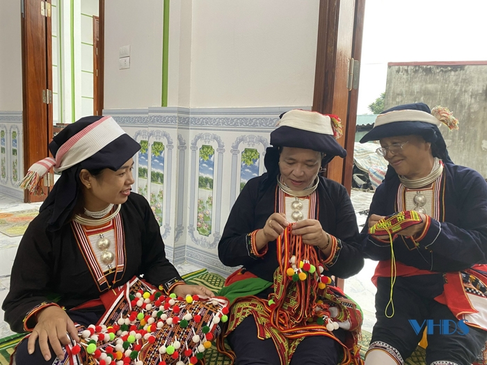 Đổi thay ở những thôn, bản người Dao: Vượt khó chinh phục “con chữ”, gìn giữ giá trị văn hóa truyền thống