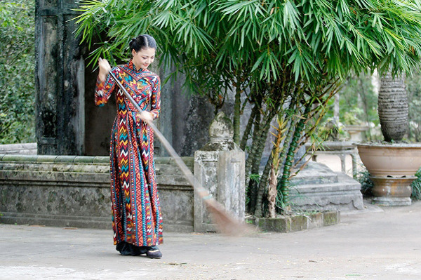 Tháng Chạp rồi, con có về đốt lá cùng nội không?