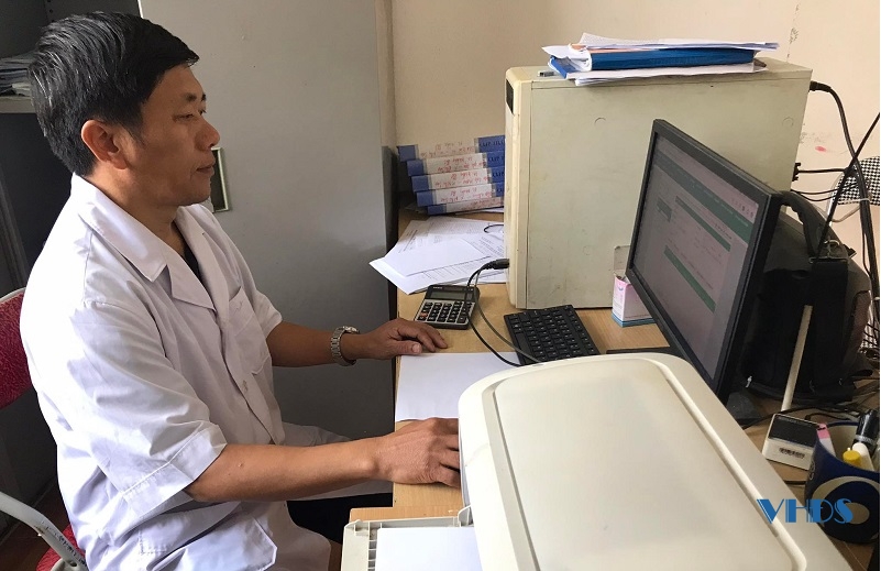 Bác sỹ người Mông tận tụy với nghề