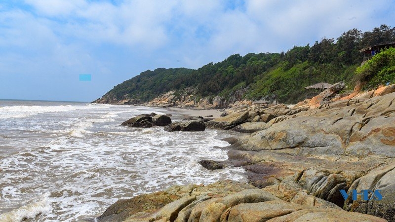 Về Sầm Sơn ngắm núi thiêng Trường Lệ