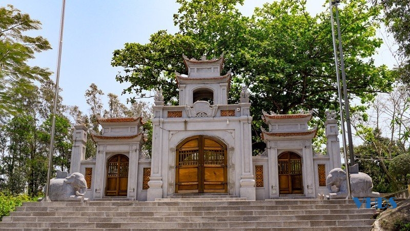 Về Sầm Sơn ngắm núi thiêng Trường Lệ