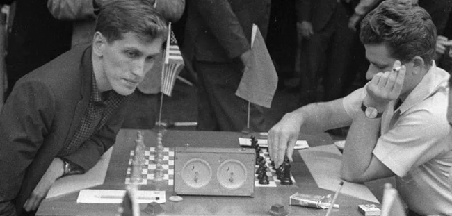 Trận cờ vua kinh điển giữa 2 thế giới của kỳ thủ lập dị Bobby Fischer