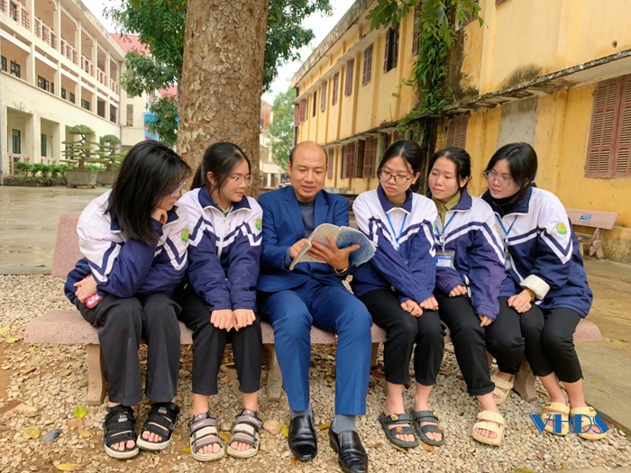 Thầy giáo Nguyễn Trung Thành tận tụy với nghề
