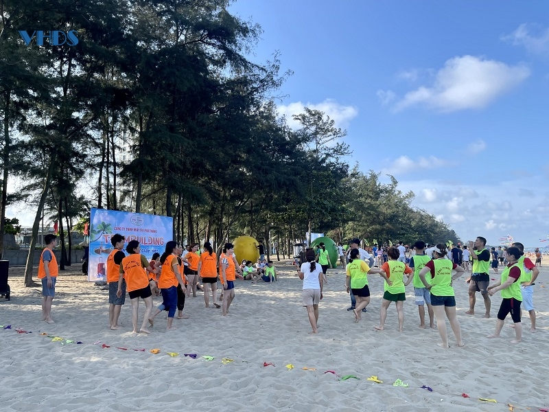 Bãi biển Sầm Sơn “thất thủ” dịp cuối tuần