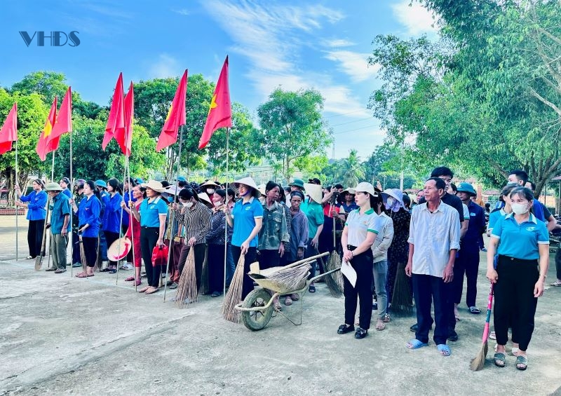 Hội Nông dân tỉnh ra quân hưởng ứng ngày môi trường thế giới tại huyện Thường Xuân