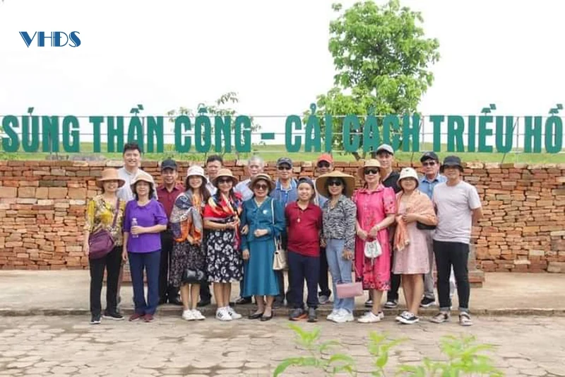 Thơm ngát hương sen trong Di sản Thành Nhà Hồ