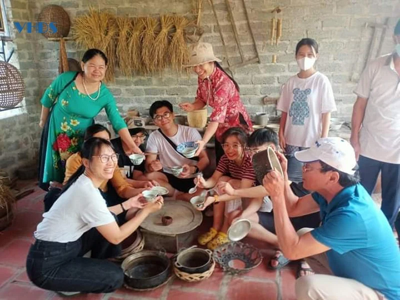 Thơm ngát hương sen trong Di sản Thành Nhà Hồ