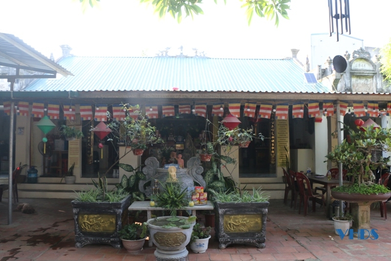 Thăm chùa cổ Hương Long