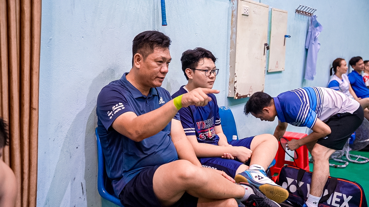 Cặp bố con tham gia giải Cầu lông Báo Thanh Hóa: “Thể thao là cầu nối gắn kết gia đình” 