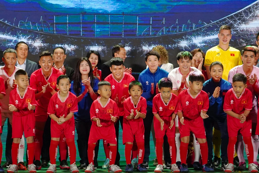 Đội tuyển Việt Nam trình làng mẫu áo mới trước thềm VCK Asian Cup 2023