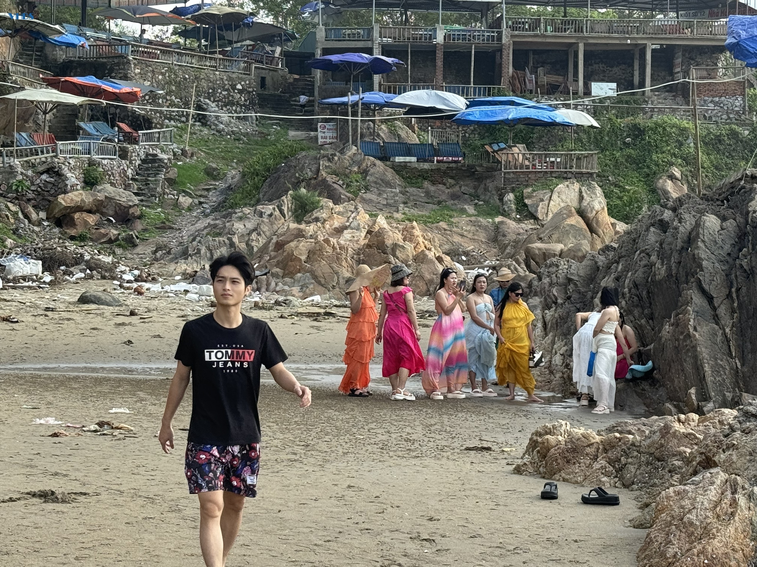 TP Sầm Sơn: Cấm vui chơi, leo trèo, chụp ảnh tại khu vực nguy hiểm