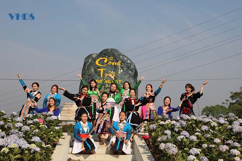 Nghe núi sông kể chuyện