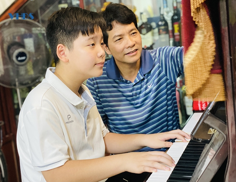 “Cậu bé vàng” của piano xứ Thanh