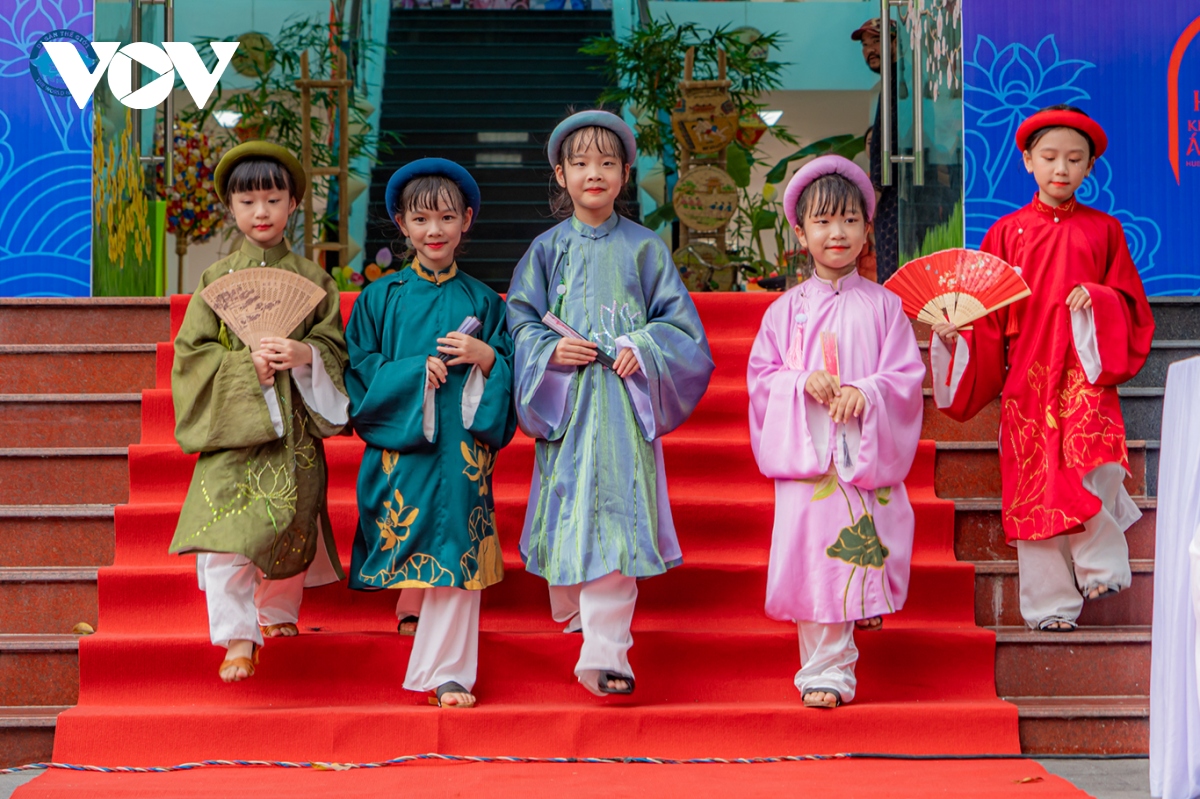 Tri thức may, mặc áo dài Huế trở thành Di sản văn hóa phi vật thể quốc gia