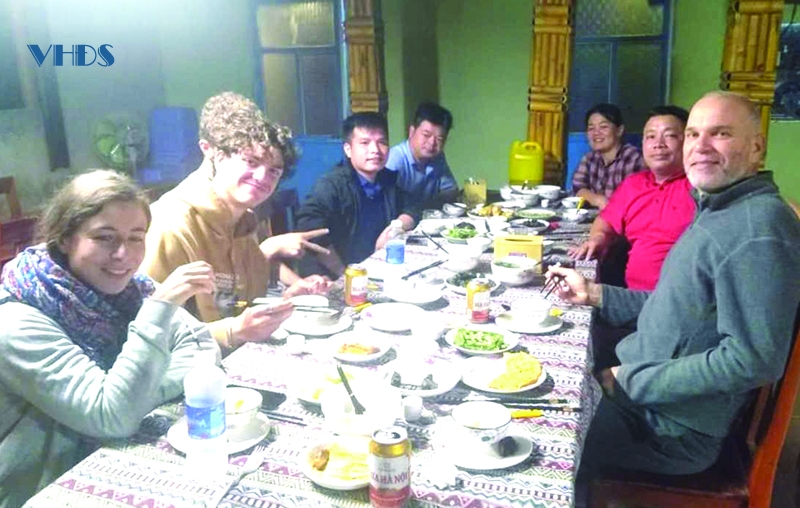 Nhà sàn làm du lịch