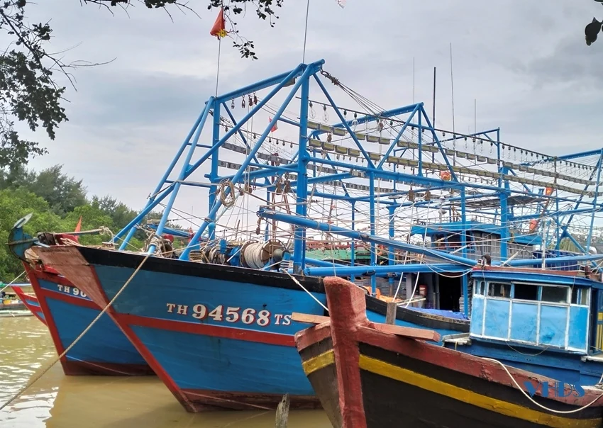 Bão tan, ngư dân Sầm Sơn vẫn không ra khơi