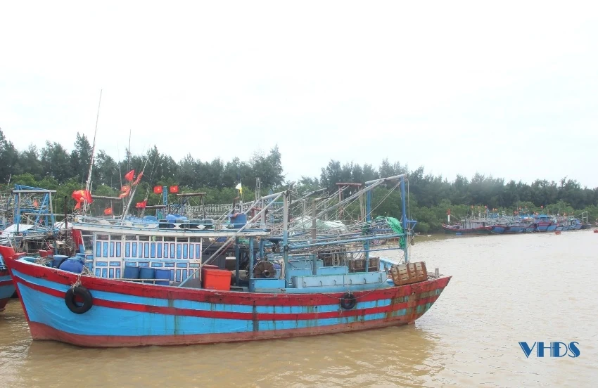 Bão tan, ngư dân Sầm Sơn vẫn không ra khơi