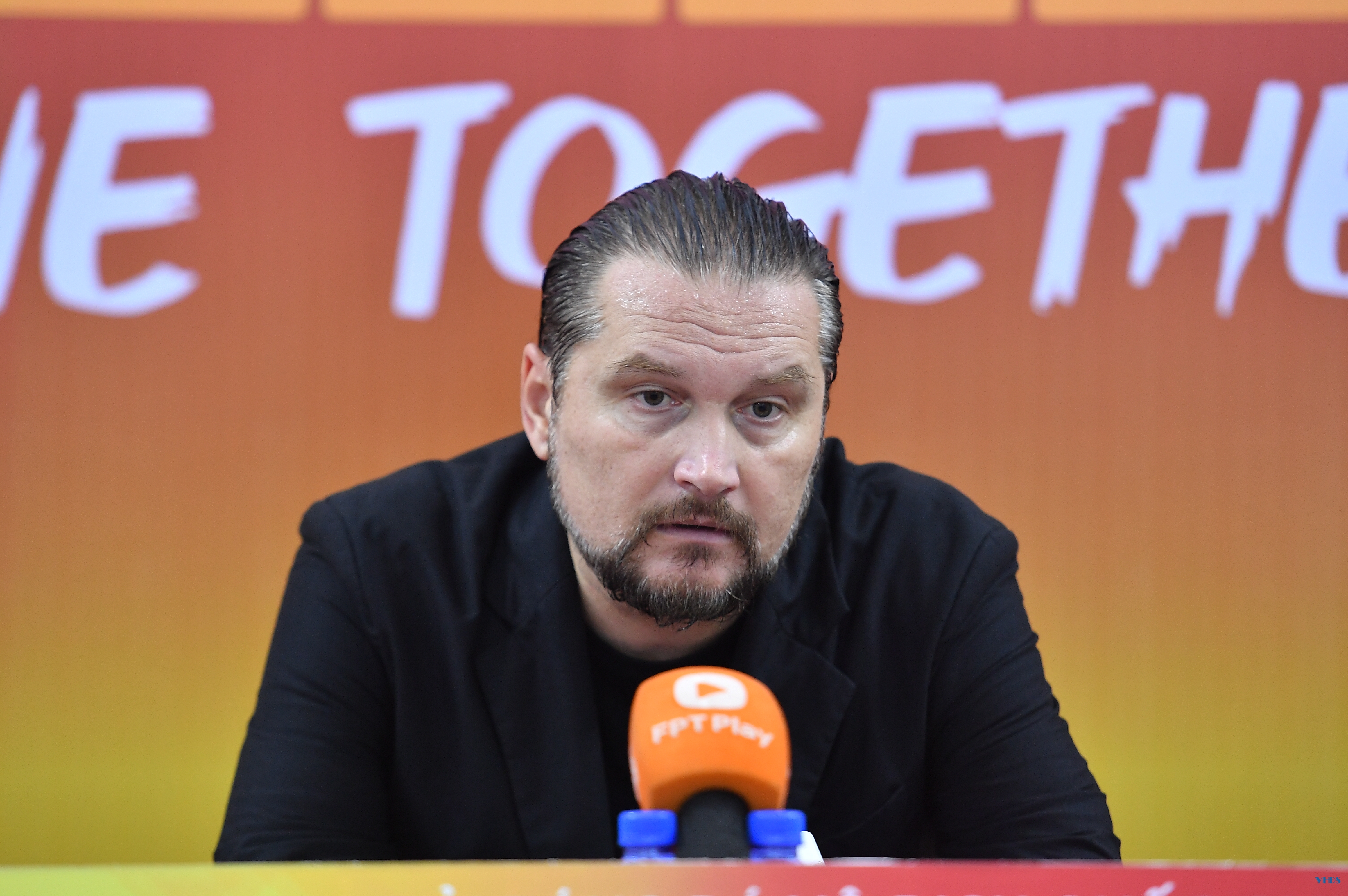 Thua ngay trận mở màn, HLV Popov đặt mục tiêu trụ hạng tại V.League 2024-2025