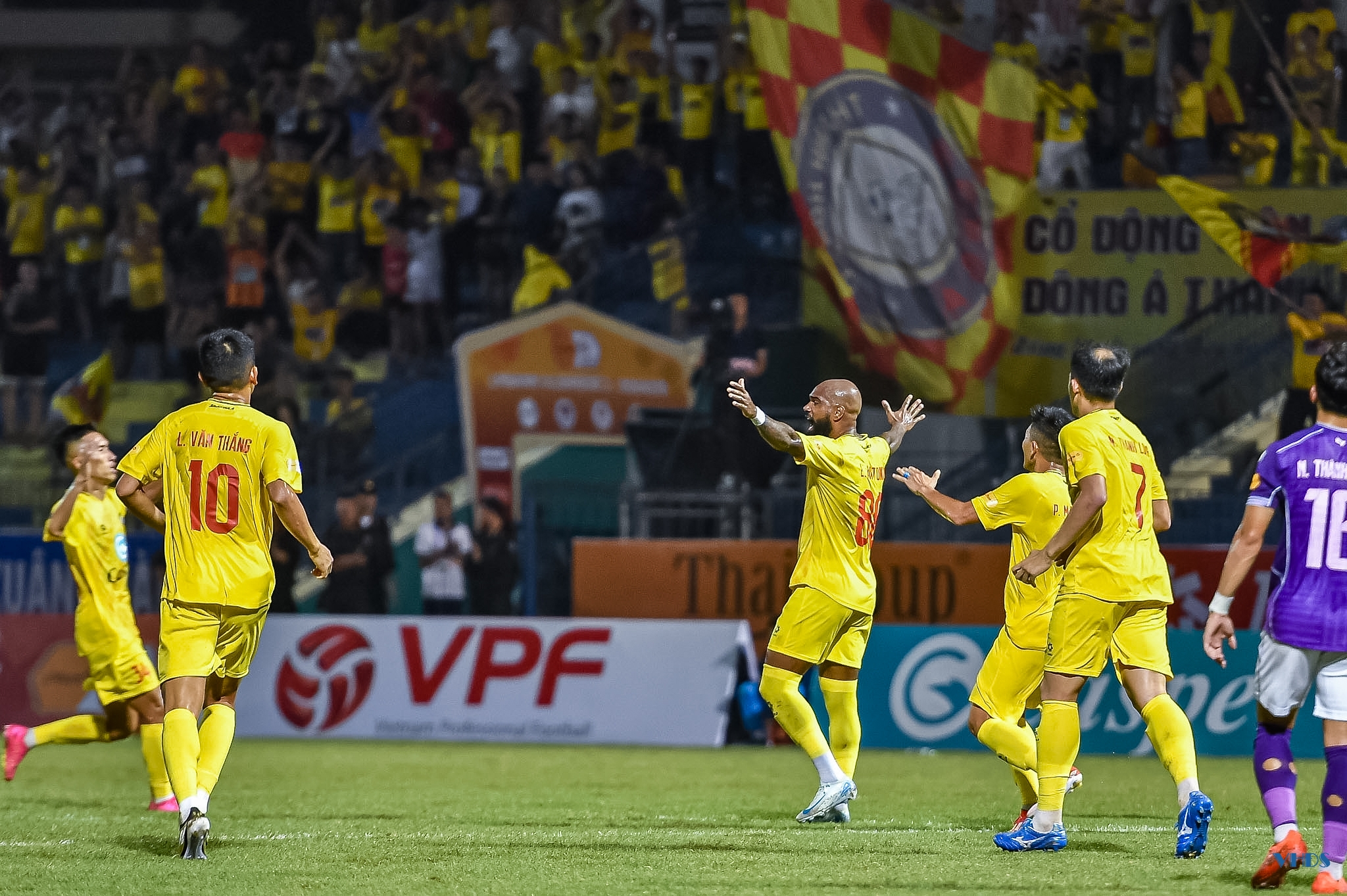 Thua ngay trận mở màn, HLV Popov đặt mục tiêu trụ hạng tại V.League 2024-2025