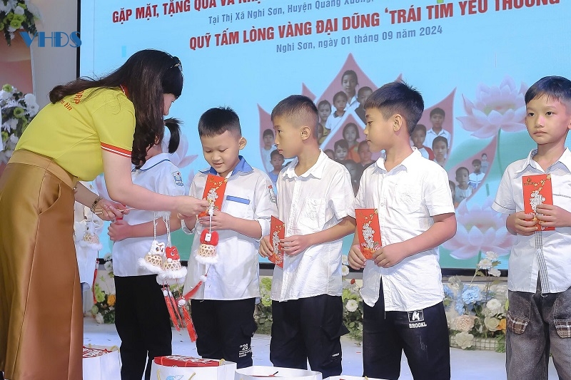 Trung thu san sẻ yêu thương