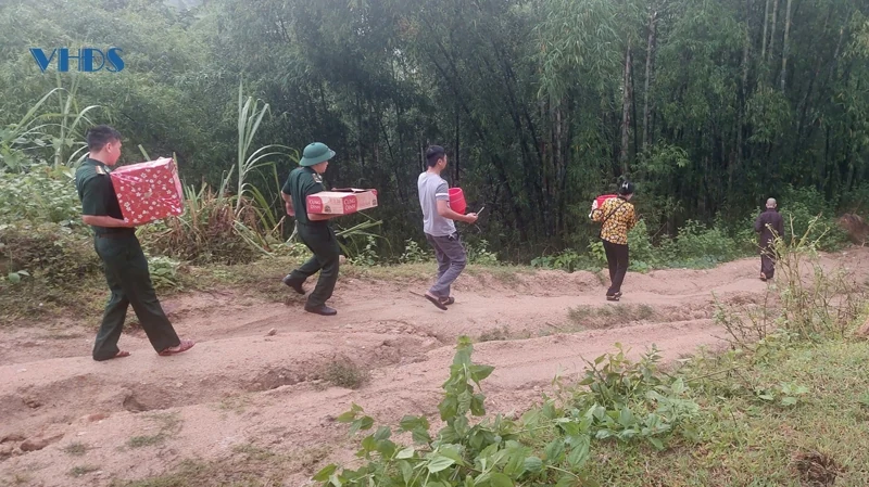 Ấm áp Trung thu ở Tà Cóm, Khằm 2