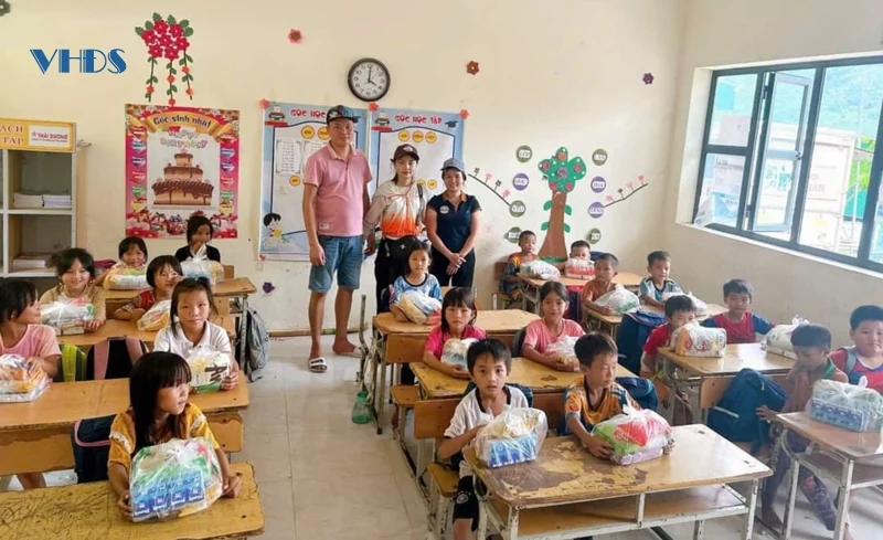 Ấm áp Trung thu ở Tà Cóm, Khằm 2