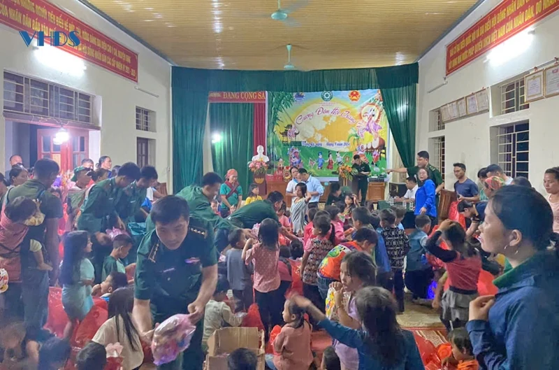 Ấm áp Trung thu ở Tà Cóm, Khằm 2