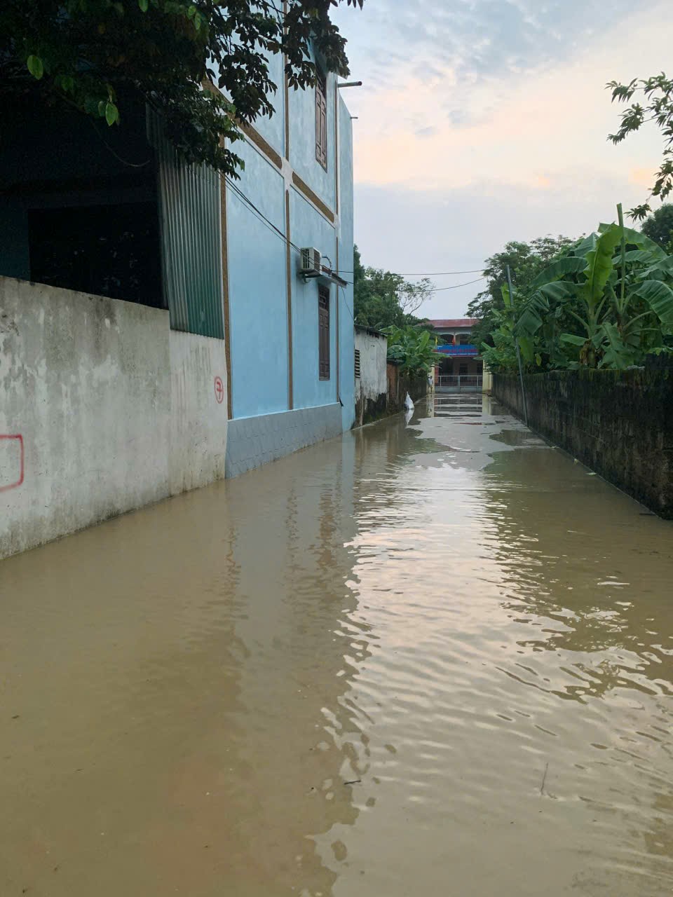 Nước sông dâng cao, học sinh khu vực ven TP Thanh Hóa được nghỉ học