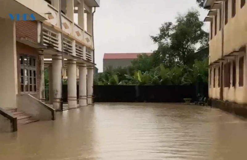 Nước sông dâng cao, học sinh khu vực ven TP Thanh Hóa được nghỉ học