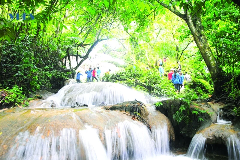 Trên đất Mường Ấm