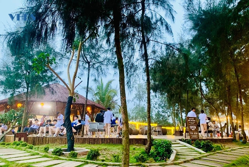 Người làng biển làm du lịch