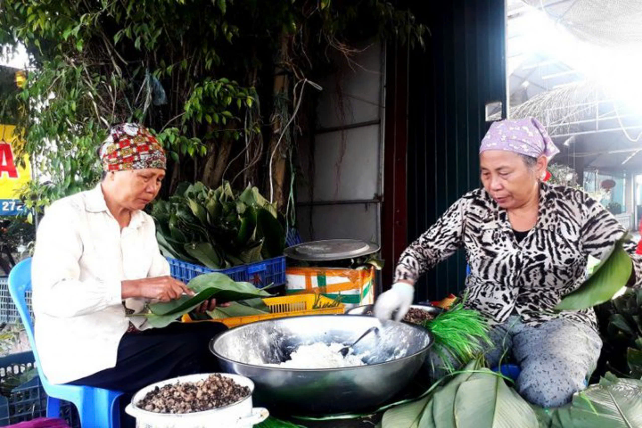 Nhớ vị bánh lá quê nhà...