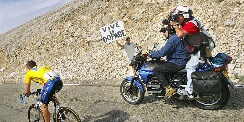 Ngày này năm xưa: Vì sao Lance Armstrong bị tước 7 danh hiệu Tour de France và bị cấm tham gia đua xe đạp suốt đời ?