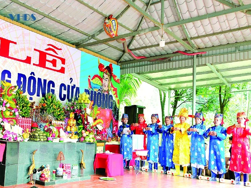 Huyền bí động Cửa Buồng xứ Thanh