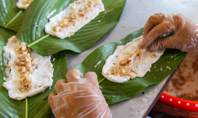 Nhớ vị bánh lá quê nhà...