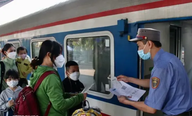 Ngành đường sắt tăng cường các đoàn tàu khách dịp Tết Ất Tỵ 2025