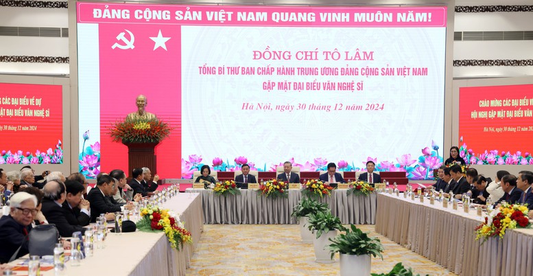 Sứ mệnh cao cả nhất của văn nghệ sĩ cách mạng là kiến tạo nhân cách văn hóa, xây dựng con người XHCN