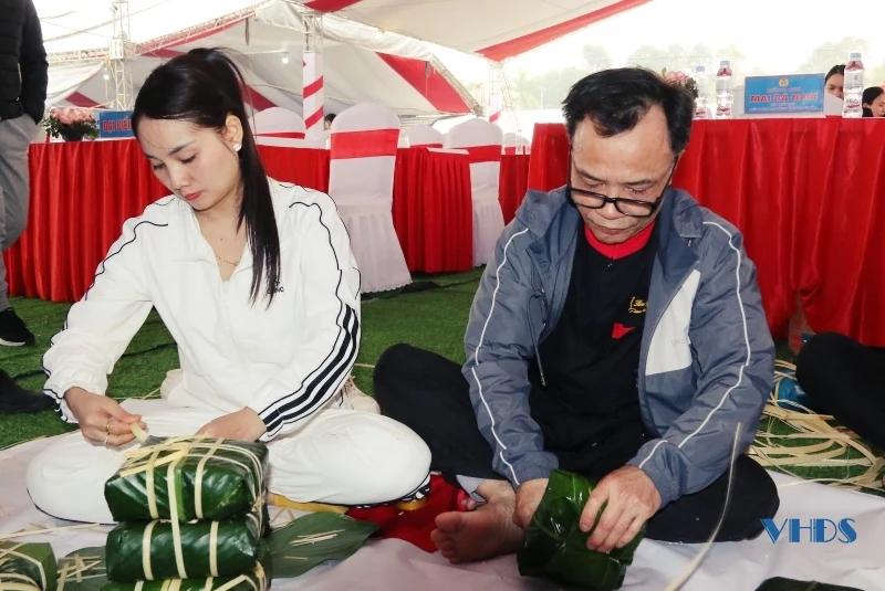 Hội thi gói bánh chưng ngày Tết năm 2025