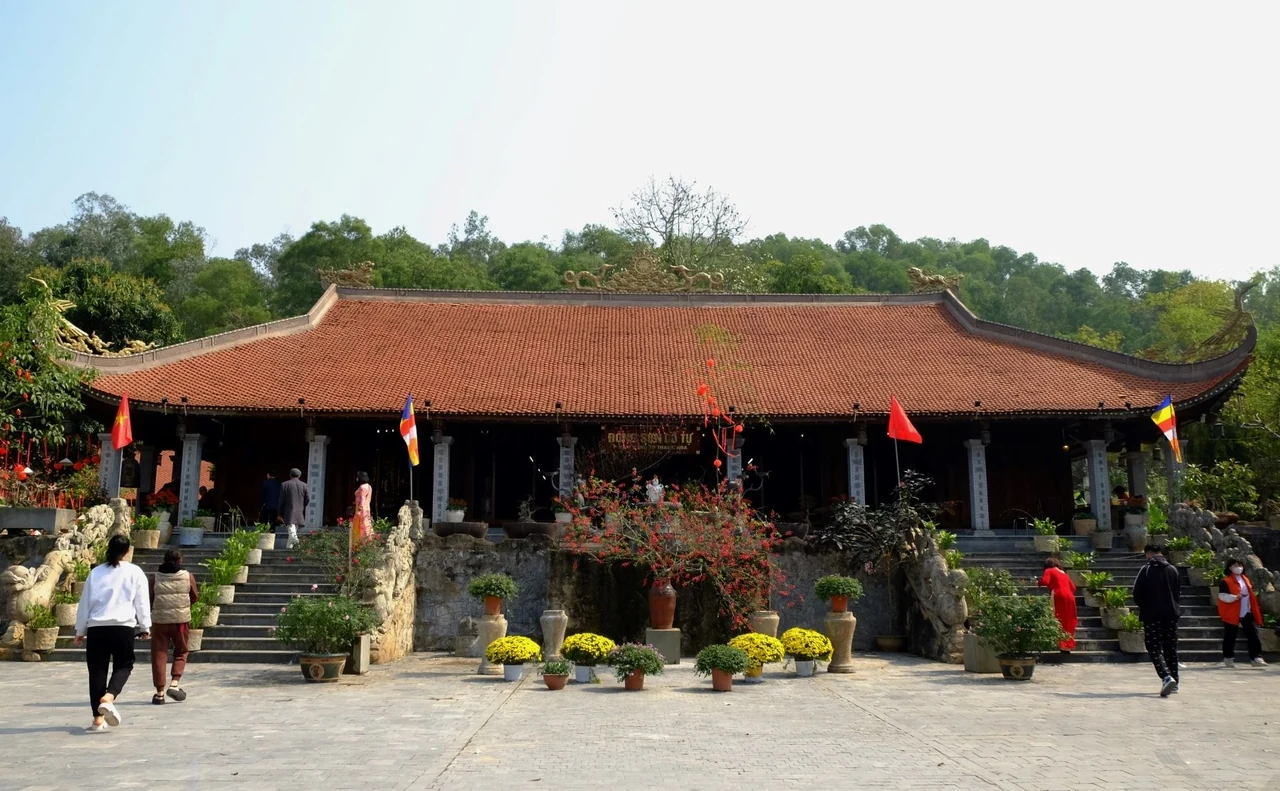 Đông Sơn Cổ Tự – Điểm check-in hoài cổ hấp dẫn du khách những ngày đầu xuân