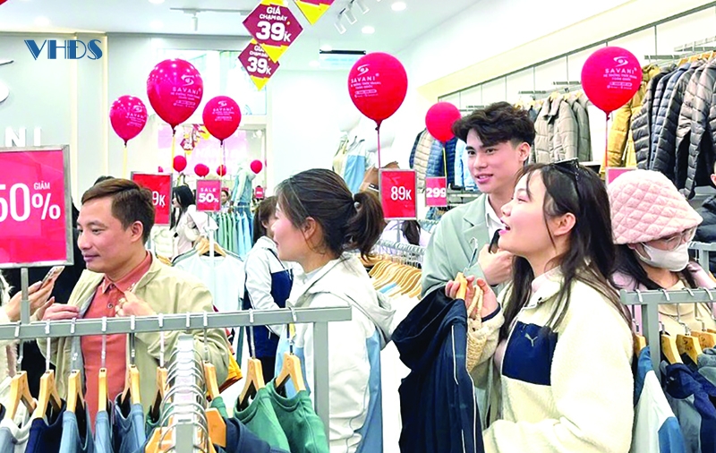 Săn sale” thời “bão giá”