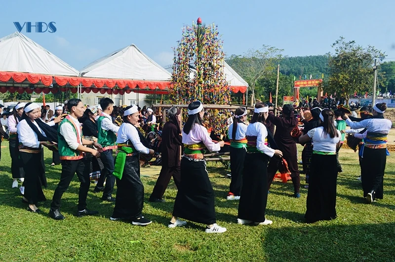 Nét đẹp cây bông trong đời sống văn hóa, tín ngưỡng của đồng bào Thái, Mường xứ Thanh