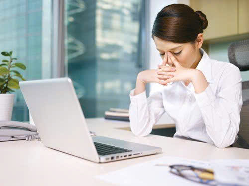 Lặng sóng giữa giông