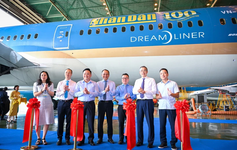 Chiếc máy bay đặc biệt mang hình ảnh Báo chí Cách mạng Việt Nam ra thế giới