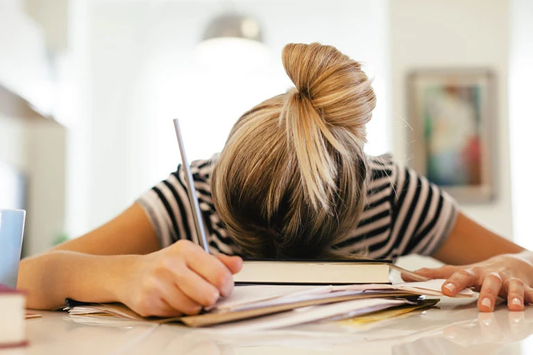 Đừng để con trượt vì thiếu tình yêu thương