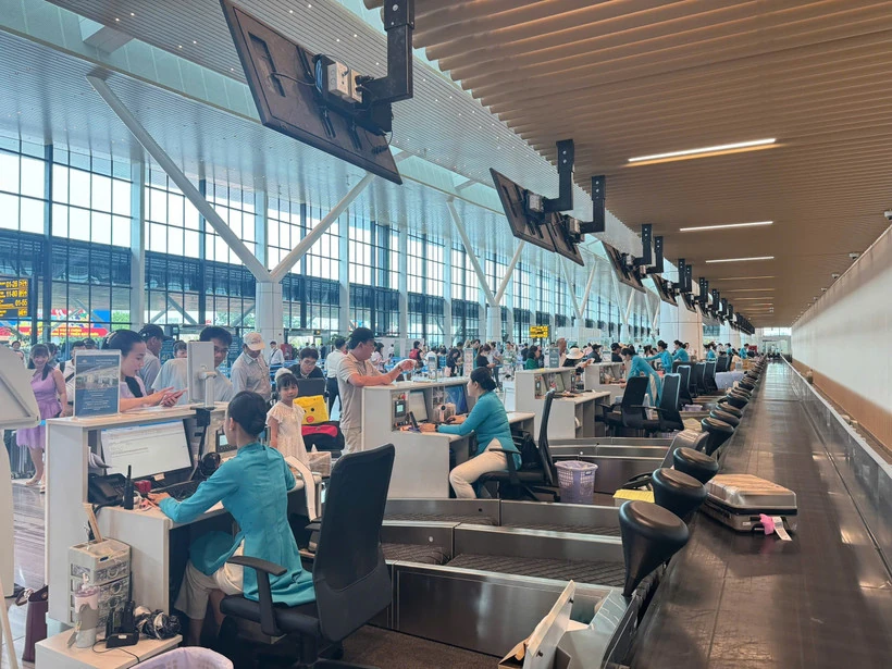 Sân bay Tân Sơn Nhất dự kiến đón 130.000 khách trong ngày cao điểm dịp 2/9