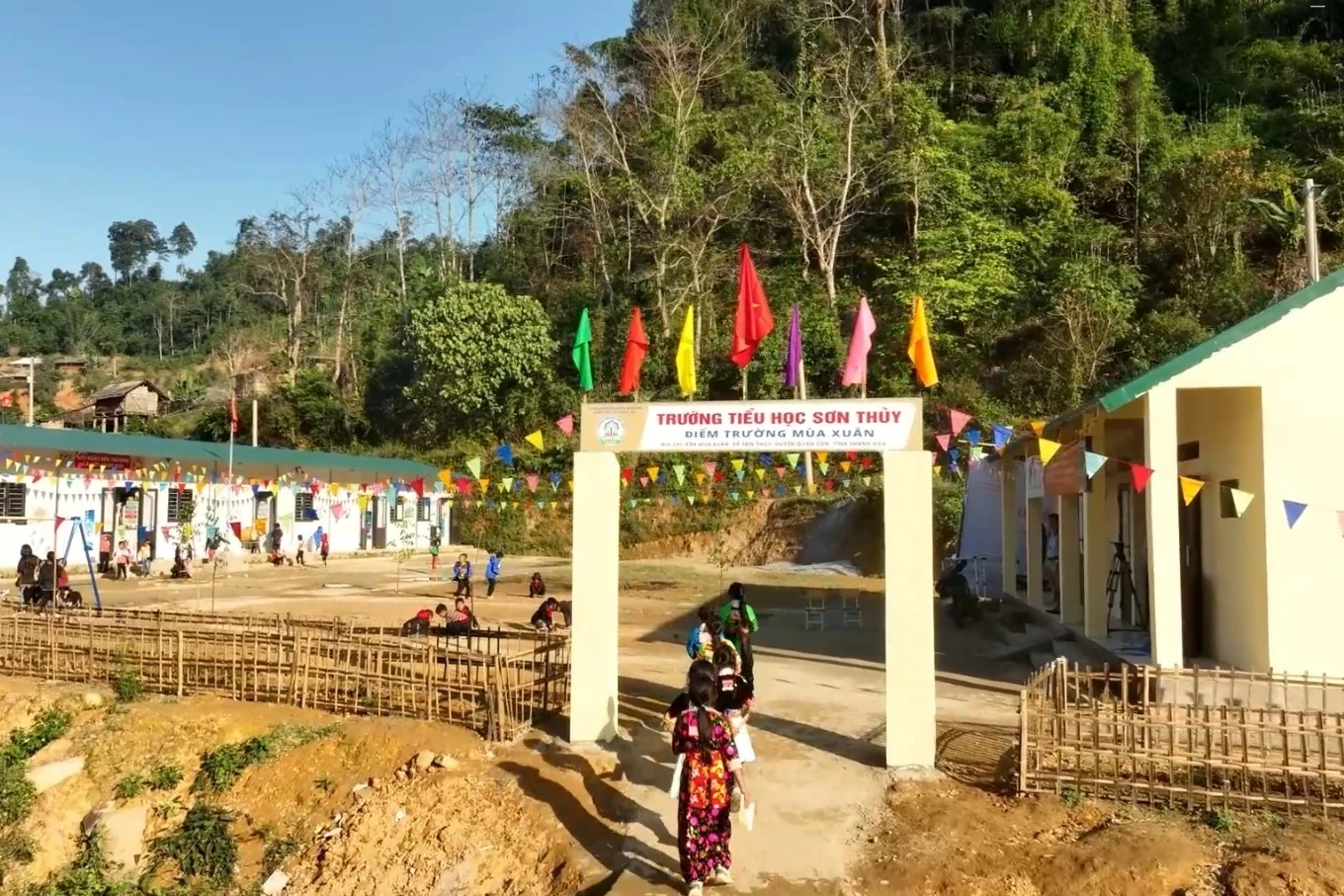 Thanh Hóa - Góc nhìn từ trên cao: Mái trường giữa ngàn xanh