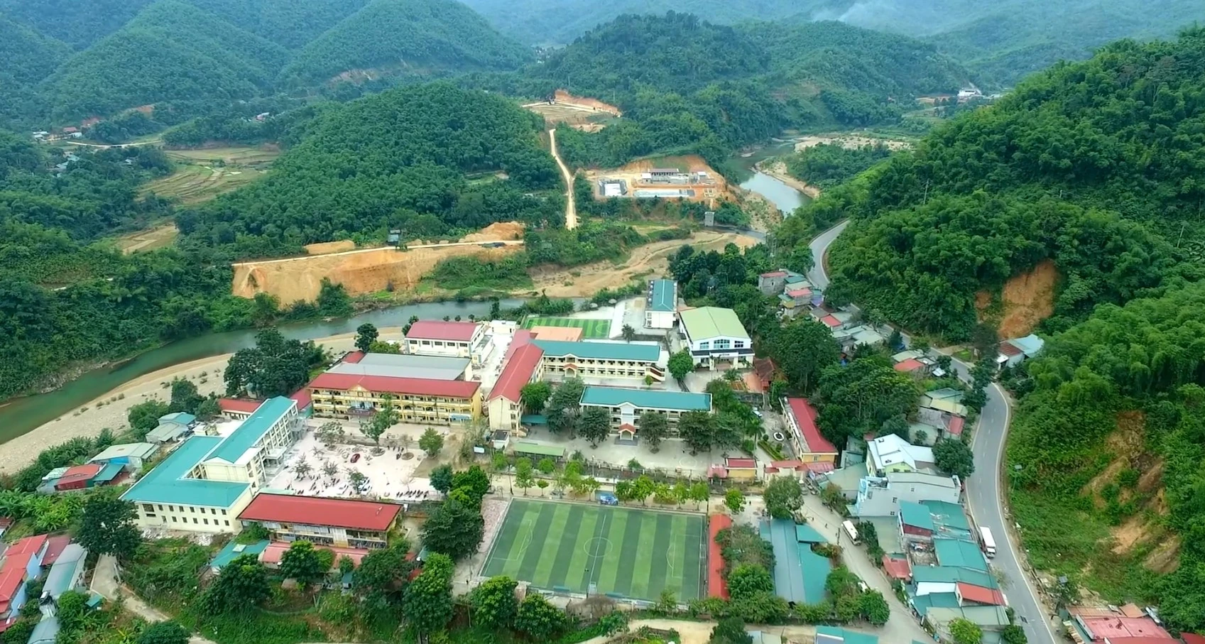 Thanh Hóa - Góc nhìn từ trên cao: Mái trường giữa ngàn xanh